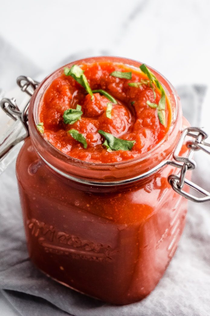 keto tomato marinara sauce in a jar