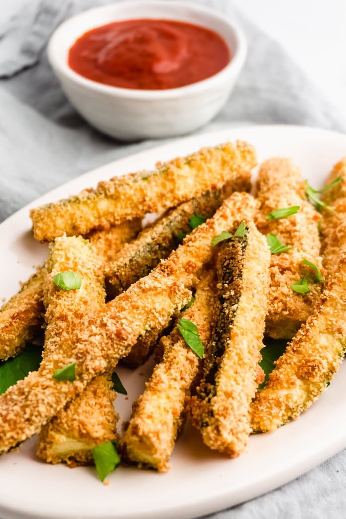 crispy oven baked zucchini fries with dipping sauce