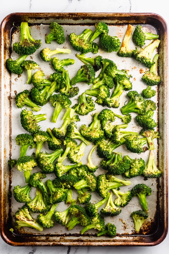 easy broccoli roasted in the oven with garlic
