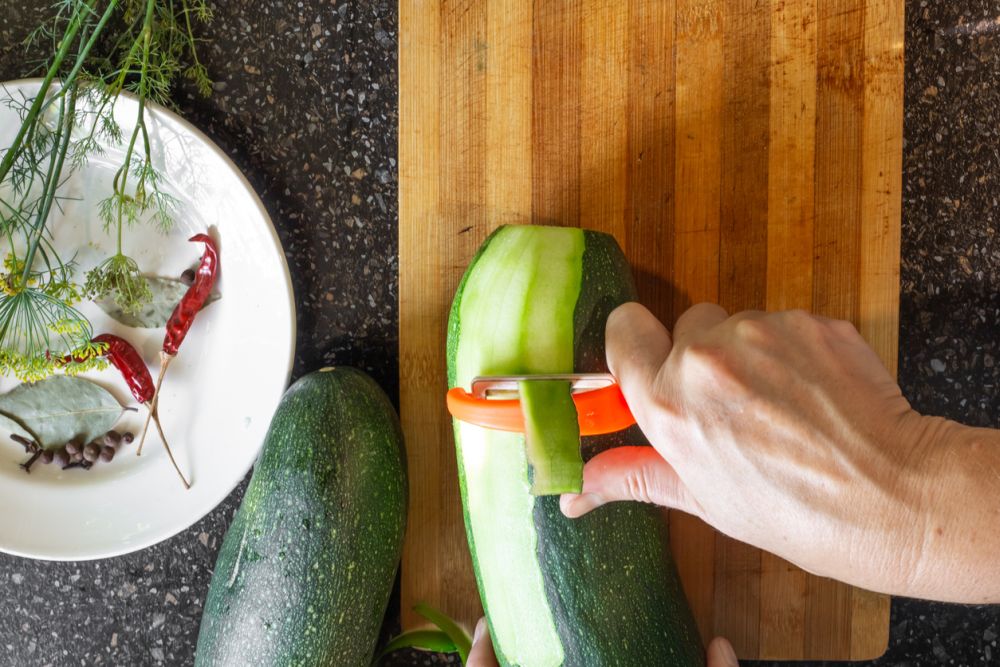 Vegetable peeler zucchini